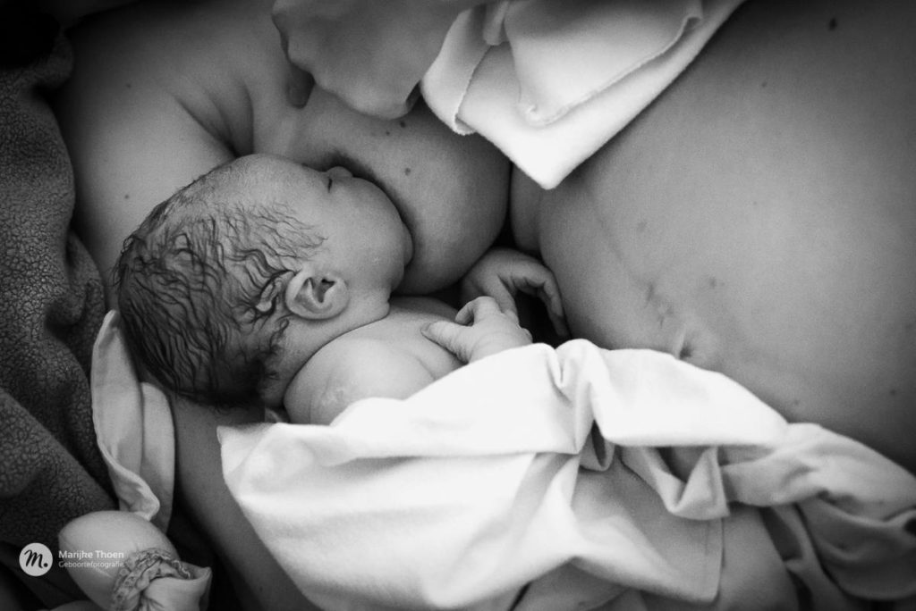 borstvoedingsdfoto, bortsvoedingsfoto's, bortsvoedingsshoot, borstvoedingsfotografie, studiosessie borstvoeding