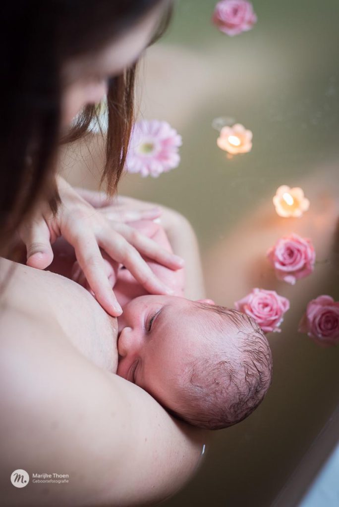 borstvoedingsdfoto, bortsvoedingsfoto's, bortsvoedingsshoot, borstvoedingsfotografie, studiosessie borstvoeding