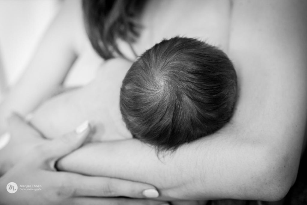 borstvoedingsdfoto, bortsvoedingsfoto's, bortsvoedingsshoot, borstvoedingsfotografie, studiosessie borstvoeding