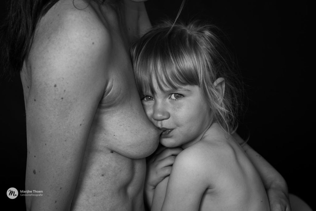 borstvoedingsdfoto, bortsvoedingsfoto's, bortsvoedingsshoot, borstvoedingsfotografie, studiosessie borstvoeding