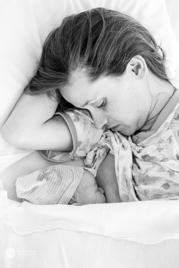 borstvoedingsdfoto, bortsvoedingsfoto's, bortsvoedingsshoot, borstvoedingsfotografie, studiosessie borstvoeding